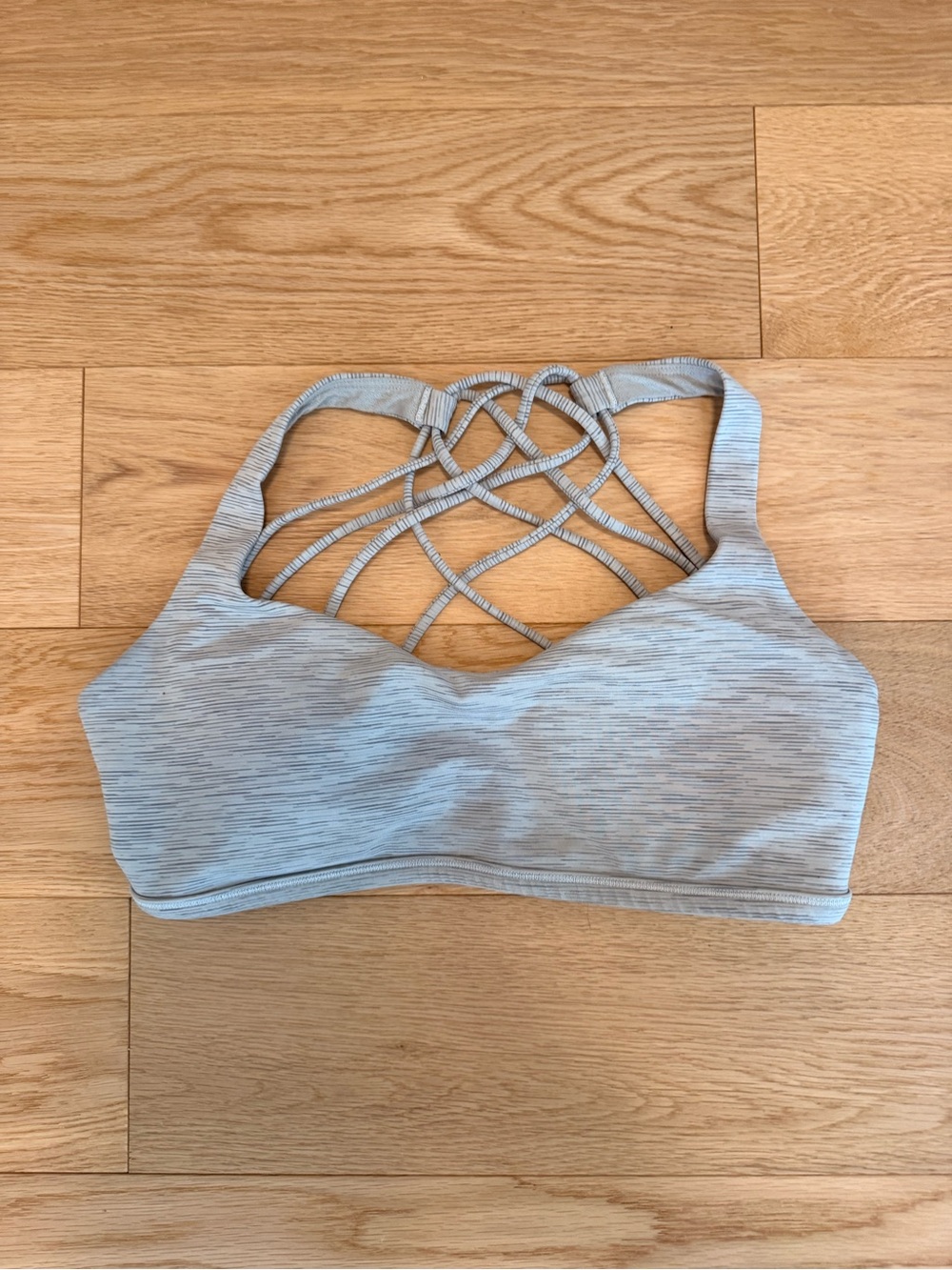 Lululemon free to be wild sports bra size 8